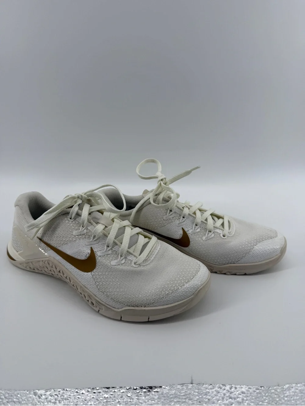 Nike Women’s Gymcore Athleisure Sporty Cream/Gold Athletic Training Shoes Sz8